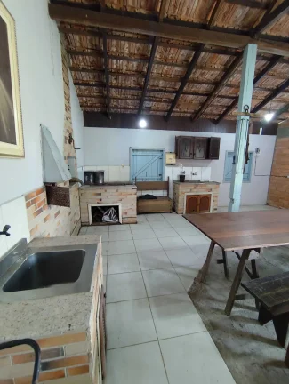 Imagem Outros com 5 dormitórios sendo 1 suíte e 2 vagas de garagem em Araquari/SC