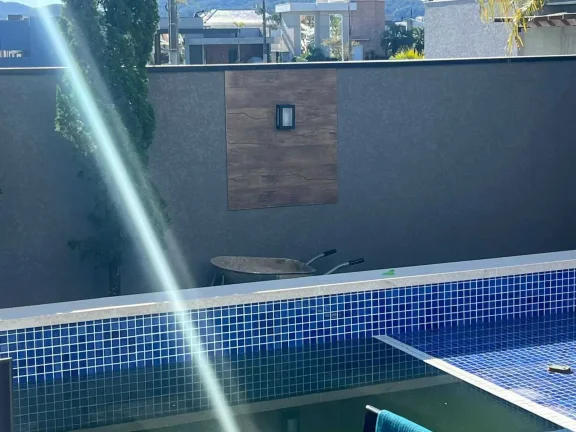Imagem Casa alto padrão em condomínio com 4 suítes sendo 2 demi e 1 master em Camboriú