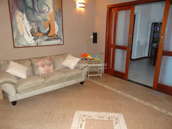 Imagem Linda casa rústica com acabamentos impecáveis, 4 suítes, sendo uma no térreo, para venda ou loca...