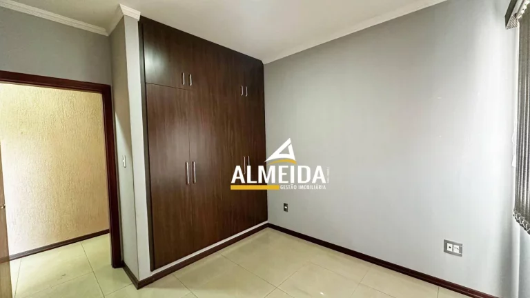 Imagem Casa com 3 dormitórios para alugar, 450 m² por R$ 3.825,00/mês - Vila Saibreiro - Rio Claro/SP
