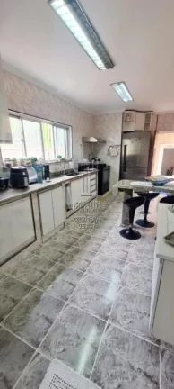 Imagem Seu novo lar em Santos: Casa espaçosa de 3 quartos com edícula para a família.
