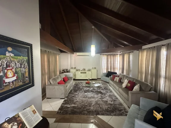 Imagem Casa 361m² em Terreno de 829m² – Campo Grande – 3 Suítes, 6 Banheiros, Energia S