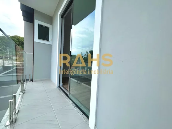 Imagem Ótimo sobrado geminado localizado no bairro Glória, próximo a Panificadora Blupão. Conta com 117...