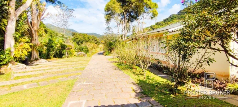 Imagem Casa com 5 dormitórios à venda, 620 m² por R$ 1.650.000 - Próximo a Albuquerque - Teresópolis/RJ