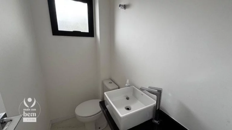 Imagem Sobrado triplex com 160 m², terraço com churrasqueira, 3 quartos (1 suíte), à venda por R$ 1.290.000 - São Lourenço - Curitiba/PR