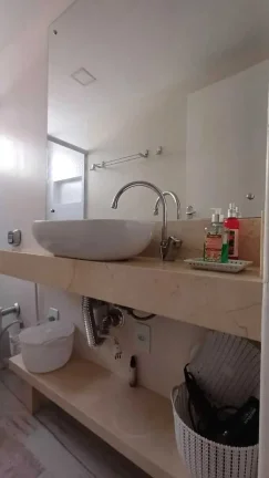 Imagem Apartamento com 2 dormitórios sendo 1 suíte e 1 vaga no Centro de Balneário Camboriú/SC