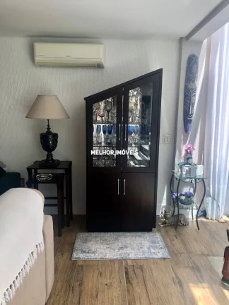 Imagem Casa Alto Padrão a venda em Condominio Fechado com 04 suítes e 03 vagas.