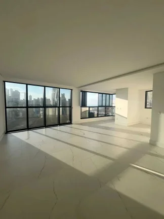 Imagem Apartamento alto padrão com 3 suítes e 3 vagas de garagem - Meia Praia | Itapema/SC