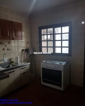 Imagem Casa à Venda com 05 Dormitórios sendo 01 Suíte, com Churrasqueira a Carvão, com Ampla Varanda, localizada no Centro em Balneário Camboriú.