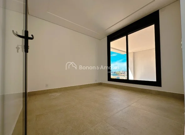 Imagem Casa de Alto Padrão com 5 Suítes, Piscina e Infraestrutura Completa

Apresentamos uma casa de alto...