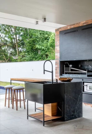 Imagem Excelente casa em condominio no bairro Cacupé! A casa possui: 4 suítes Lavabo Escritório com banh...