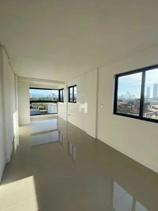 Imagem Apartamento com 2 dormitórios sendo 1 suíte e 1 vaga de garagem em Balneário Pereque