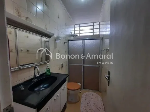 Imagem Casa térrea com edícula e muito espaço! A casa principal possui 3 quartos, sendo 1 suíte, além ...