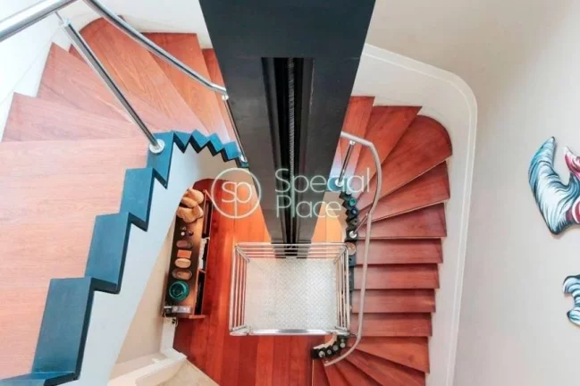 Imagem Cobertura maravilhosa com 600m², 04 dormitórios - sendo 02 suítes e seis vagas. Vista incrível.