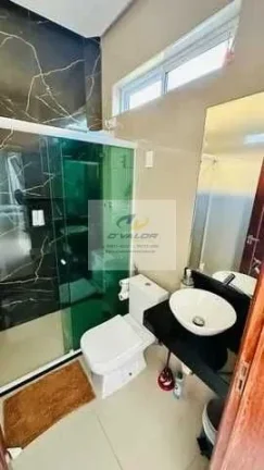 Imagem Vendo casa em condomínio fechado, com 250m², sala para 3 ambientes, 3 suítes, escritório e 4 vagas