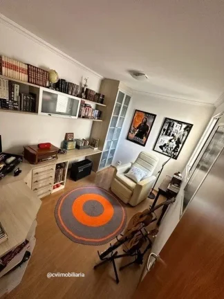 Imagem Amplo e iluminado apartamento com vista frontal para rua e piscina, que conta com sala de estar, sal...