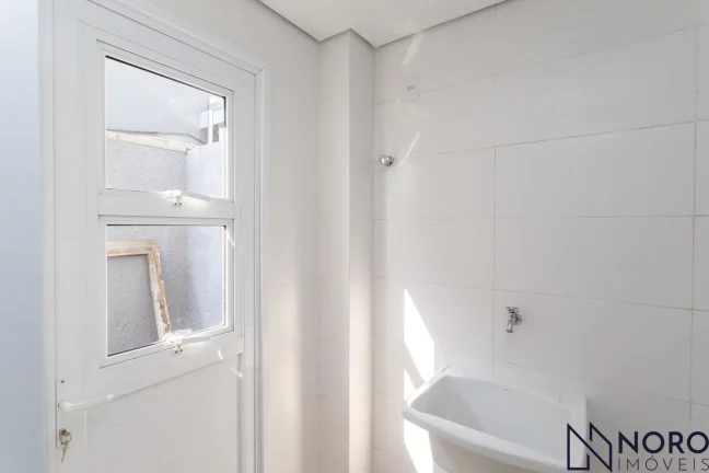 Imagem Casa em Residencial Fechado com Terraço e 2 Dormitórios em Santa Maria