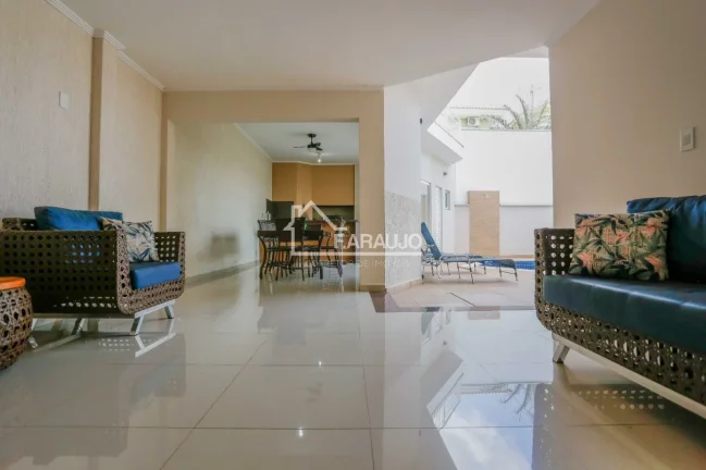 Imagem Casa em Condomínio à venda em Villa dos Inglezes com 330m² 3 suítes, 4 vagas