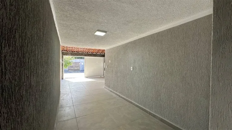 Imagem Espaçosa Casa Geminada à Venda no Mirim, Praia Grande - 2 Quartos
