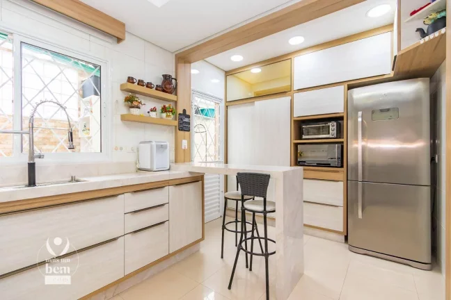 Imagem Sobrado em CONDOMÍNIO FECHADO com 3 Suítes, 2 Vagas, Área Gourmet à venda, 160 m² por R$ 869.900 - Xaxim - Curitiba/PR