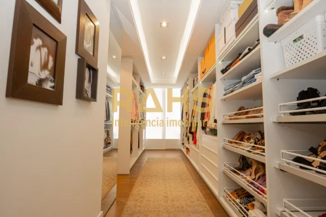 Imagem Cobertura Duplex com incríveis 500 m² privativos e 4 vagas de garagem. A cobertura conta com ampla...