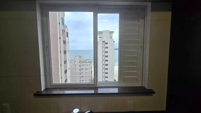 Imagem Aparta quadra mar 3 suítes sendo 1 com sacada e vista para o mar e 2 vagas, Balneário Camboriú/SC