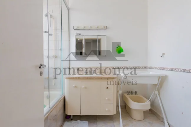 Imagem Apartamento na Avenida Angélica com 3 dormitórios (1 suíte) e 1 vaga, 196m²