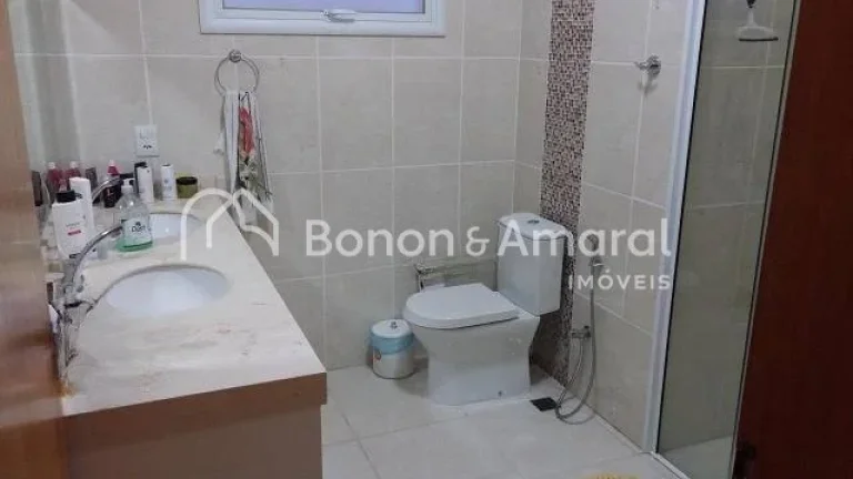 Imagem Lindo Sobrado com três suítes e piscina à venda em condomínio fechado na região do Barão Geral...