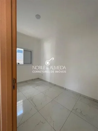 Imagem CASA COM SACADA NA QUADRA DA PRAIA