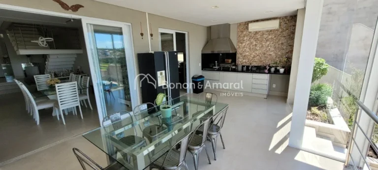 Imagem Casa a venda no Alphaville Dom Pedro : Sobrado moderno, com muita luz natural e uma vista fantástic...
