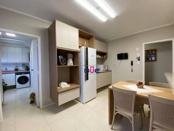 Imagem Amplo apartamento no Embaré com 2 dormitórios, suíte, dependência completa e 1 vaga demarcada