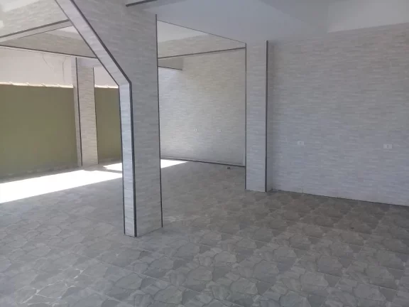 Imagem Sobrado em Condomínio para Locação em Praia Grande-SP, no Balneário Esmeralda: 2 quartos, 1 banheiro, 1 vaga, 60m².