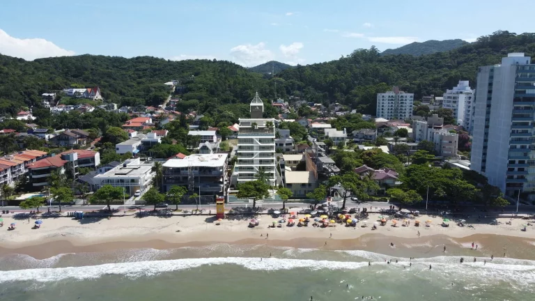 Imagem Cobertura com 4 dormitórios à venda sendo 4 suítes, 490.95 m² por - R$ 16.523.414,60 - Cabeçudas - Itajaí/SC