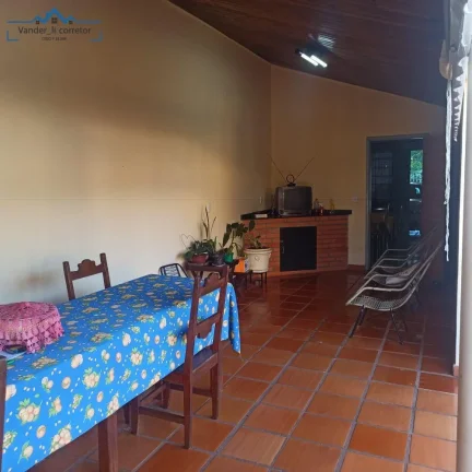 Imagem Casa de 4 quartos à venda em Foz do Iguaçu - Bairro Conjunto Libra: 3 banheiros, 2 vagas e 300m² de área!