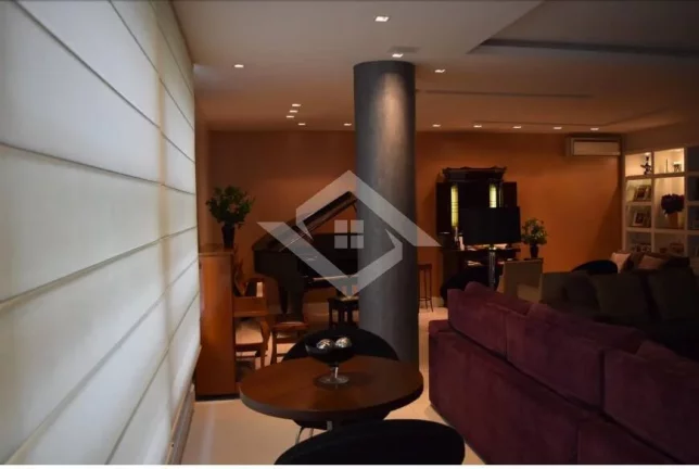 Imagem Apartamento de 7 Quartos para Venda em Copacabana com 350 m²