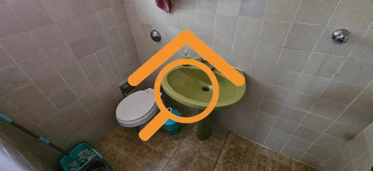 Imagem Casa Comercial para Locação em Interlagos, São Paulo - 2 Quartos, 1 Sala, 2 Banheiros, 4 Vagas de Garagem - 175m²