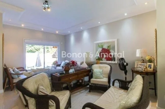 Imagem Casa estilo sobrado com linda vista da varanda, 263m² de área construída, muito bem distribuída ...