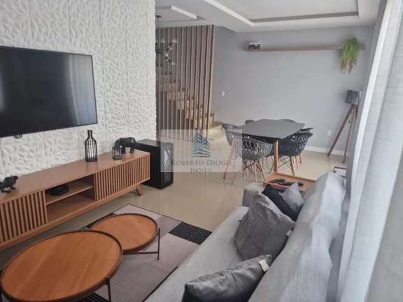 Imagem Casa em Condomínio de Luxo na Taquara, Rio de Janeiro-RJ: 3 quartos, 1 suite, 1 sala, 2 banheiros, 3 vagas de garagem, 135 m².