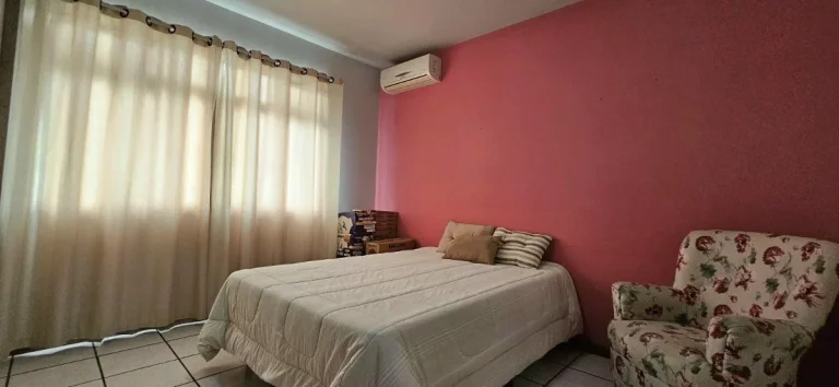 Imagem Casa à Venda,300 m2 , 3 dormitórios(1 suíte), 2 Vagas , Trindade, Florianópolis, SC