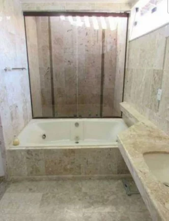 Imagem Casa à Venda em Farolândia - Espaçosa, Confortável e Bem Localizada!