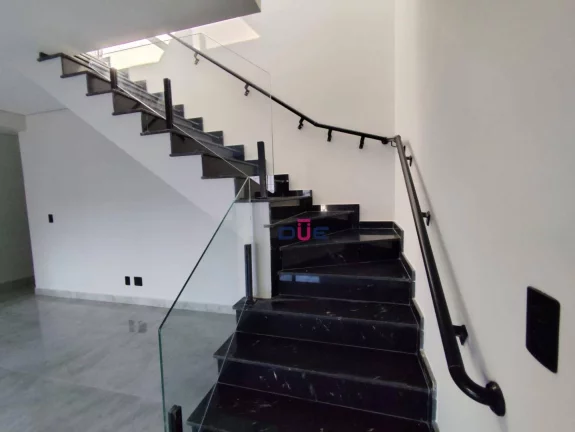 Imagem Casa com 4 suítes, 2 vagas paralelas, piscina com deck à venda, 290 m² por R$ 1.940.000 - Boqueirão - Santos/SP