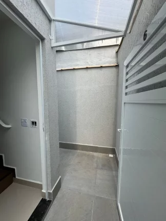Imagem Elegância e Praticidade Casa de condom. com 2 dmt e suíte a 640 metros do mar