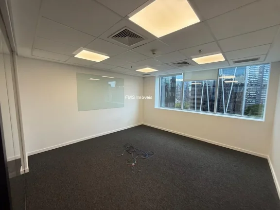 Imagem Sala comercial na Vila Nova Conceição com 393,63m²