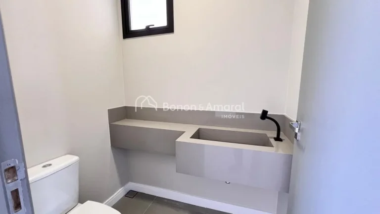 Imagem Área Construída: 220 m²
Terreno: 300 m²
Andar Térreo:

Suítes: 3 suítes, sendo 2 com armário...