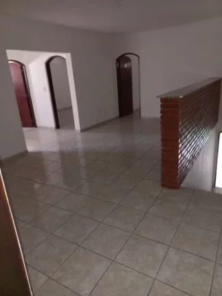 Imagem Casa com 3 dormitórios para alugar, 190 m² por R$ 2.486,00/mês - Vila Varela - Poá/SP