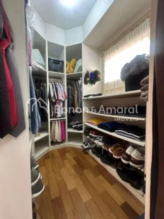 Imagem Casa com 3 dormitórios sendo 1 suíte, closet e varanda com linda vista, sala de jantar, estar e TV...