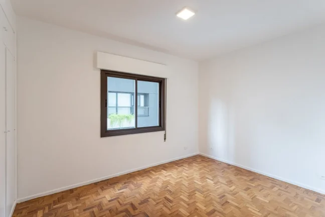 Imagem Apartamento 187M² Reformado, 3Q, 1 Suíte, 2 Banheiros, 2 Vagas, Lavabo, Sol da Manhã, Portaria 24h, Academia, Salão de Festas.