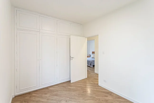 Imagem Apartamento 94M², 3Q, 2 Banheiros, 1 Vaga, Banheiro de Serviço, Armários.