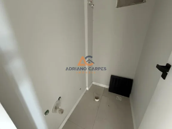 Imagem Apartamento novo, frente mar com 87m², 2 suítes e churrasqueira a carvão na Meia Praia - Navegantes Adriano Carpes Imóveis vende!
