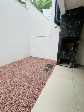 Imagem Geminado com 3 dormitórios sendo 1 suíte e 2 vagas - Bom Retiro | Joinville/SC